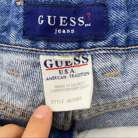 Vintage Guess High Waisted Mom Jeans - Picture 14 of 16
